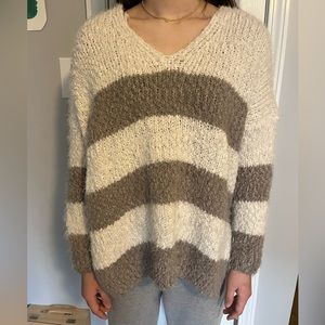 Lightly worn Altar’d state sweater, perfect for spring!